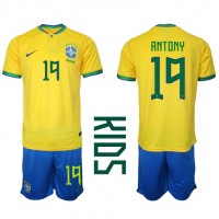 Billiga Brasilien Antony #19 Barnkläder Hemma fotbollskläder till baby VM 2022 Kortärmad (+ Korta byxor)